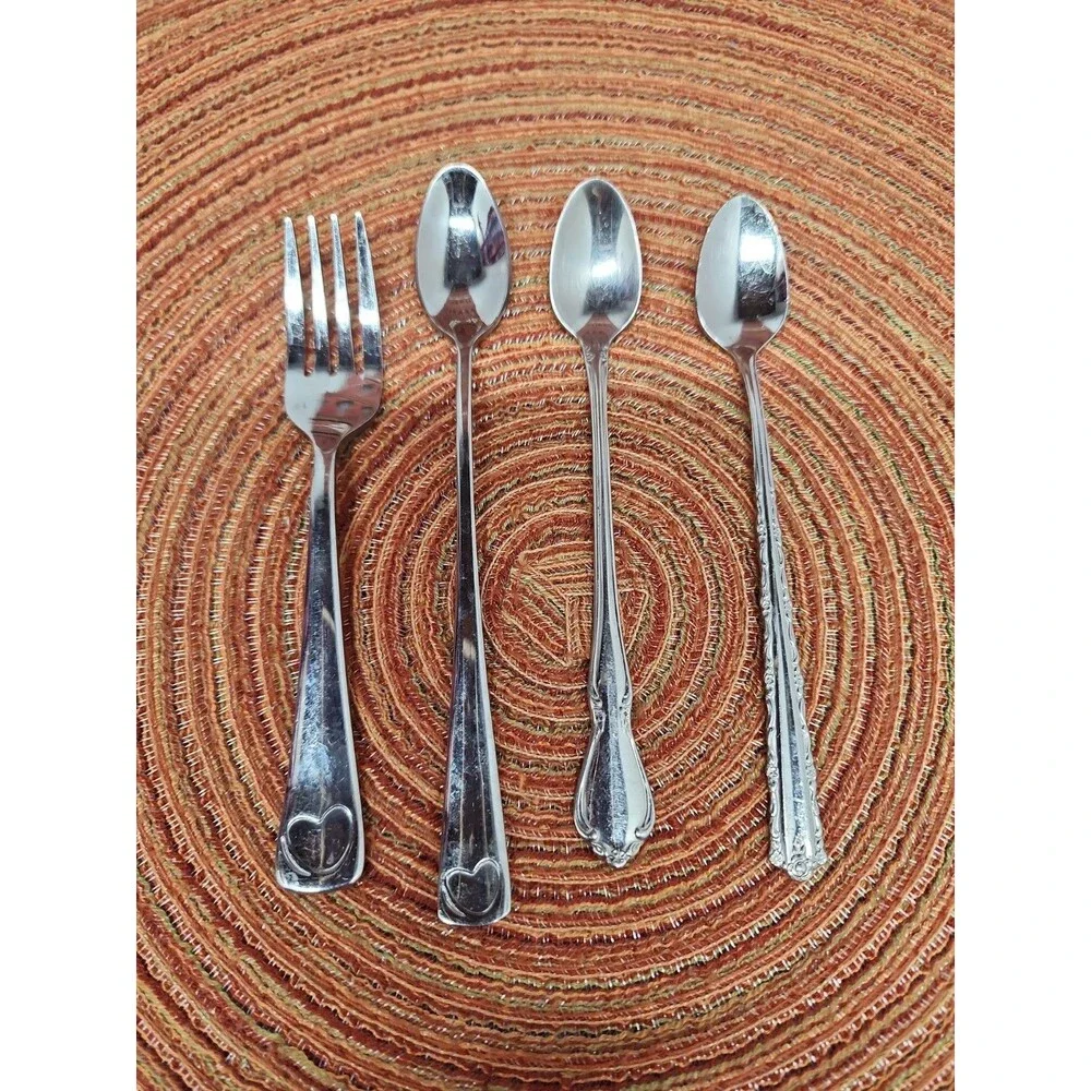 Oneida pieces assorted